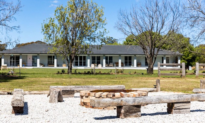 Spring Flat House | Yurali House - 5 bedroom home with beautiful views of Mt Frome.