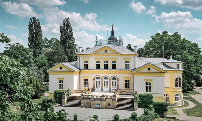 Dobrenice Hotel | Zámek Dobřenice