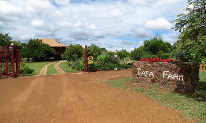 Hammanskraal Villa | Tata Farm Lodge