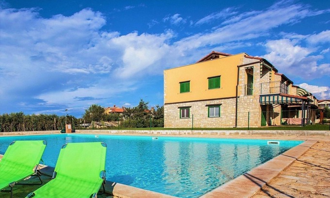 Gedici Apartment | Zanella with Common Pool in Resort Gedici