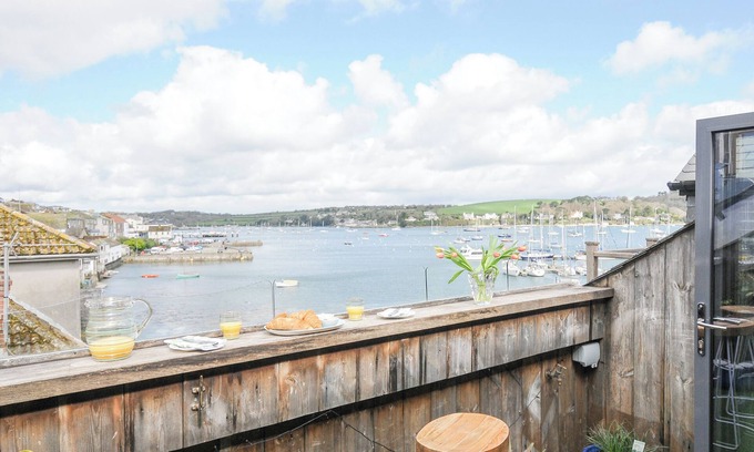 Mylor Churchtown House | ZAWN HAVEN - WATERFRONT HOUSE, country holiday cottage in Falmouth