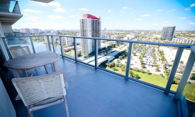 Hollywood South Central Beach House | Zen Beach House Luxury 1-Bedroom Intracoastal Views