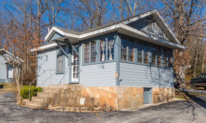 Rockaway Beach House | Zen Den at Rockaway Rentals near Branson