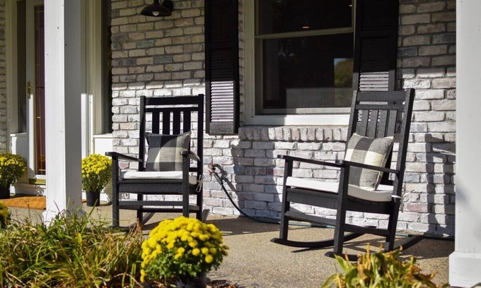 Minnetonka House | "Zen Den" on the Water by Downtown Wayzata by Roxy Rentals