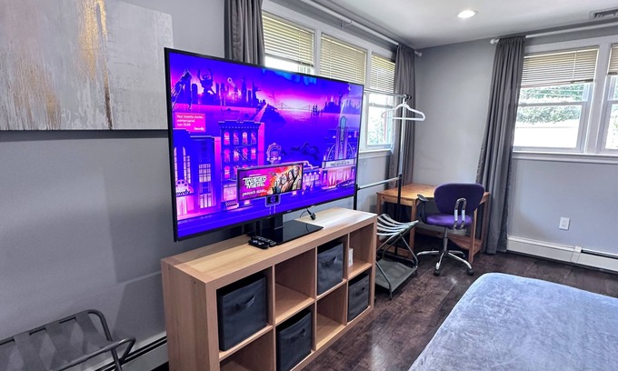 East Meadow Apartment | Zen Oasis - Pvt. Entry Studio Bed+Bath by NUMC