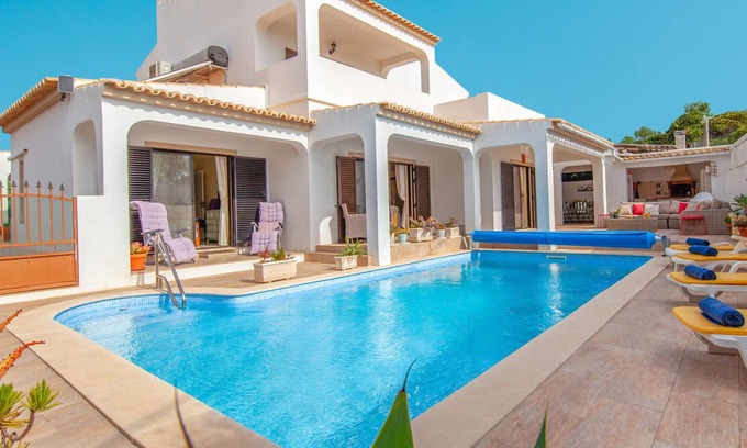 Albufeira Villa | Zen retreat w/heatable pool, Albufeira