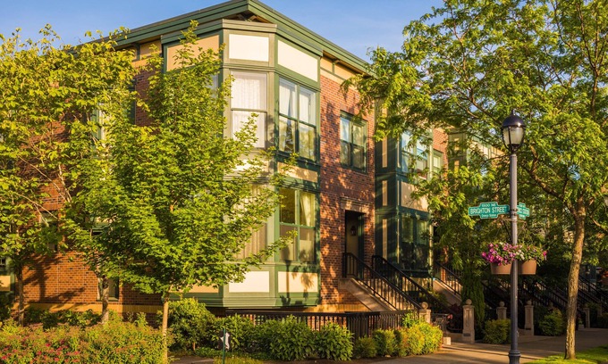Orenco Station House | ZenStay Brownstone by the Central Park!