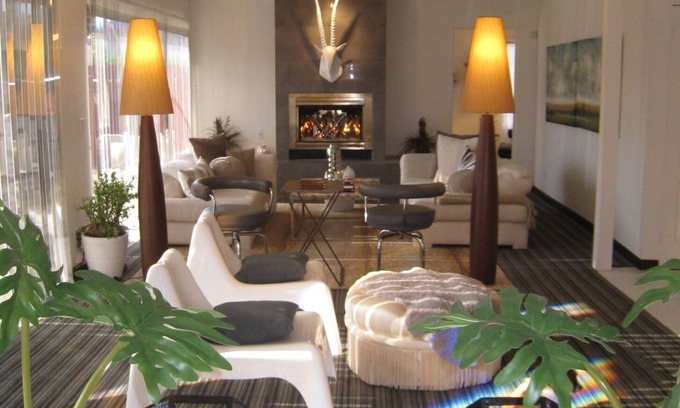 Rancho Mirage House | Zentierra~ Great Location! Mid Century Home! Quiet, Clean, and a Putting Green!