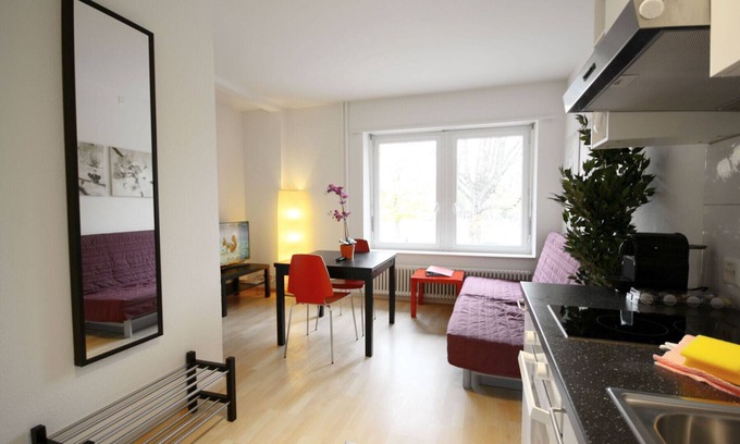 Langstrasse Apartment | ZH DaCosta - Stauffacher HITrental Apartment