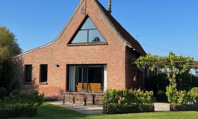Arques Villa | Zi Villa – 14 people – 6 bedrooms–4 bathrooms – Jacuzzi, pool table, indoor pool