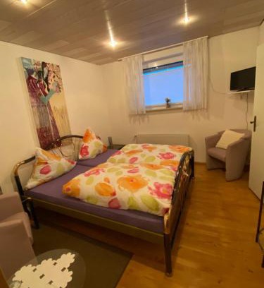 Waldbockelheim House | Zimmer 1 inkl eigenem Bad und Parkplatz