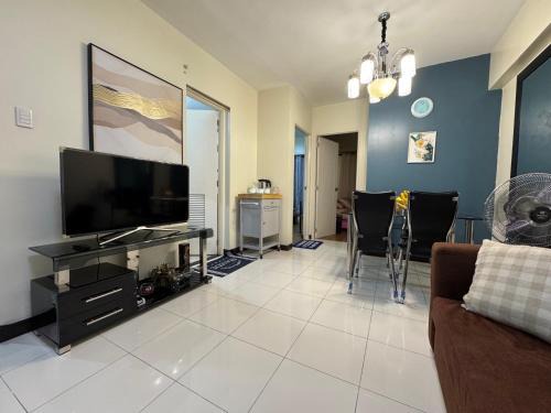 Project 8 Apartment | Zinnia North Tower 3202