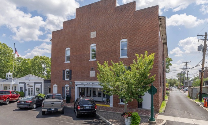 Zionsville Apartment | Zionsville Historical Retreat