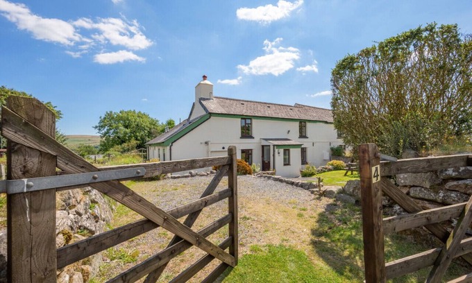 Mary Tavy House | Zoar Cottage - Three Bedroom House, Sleeps 6