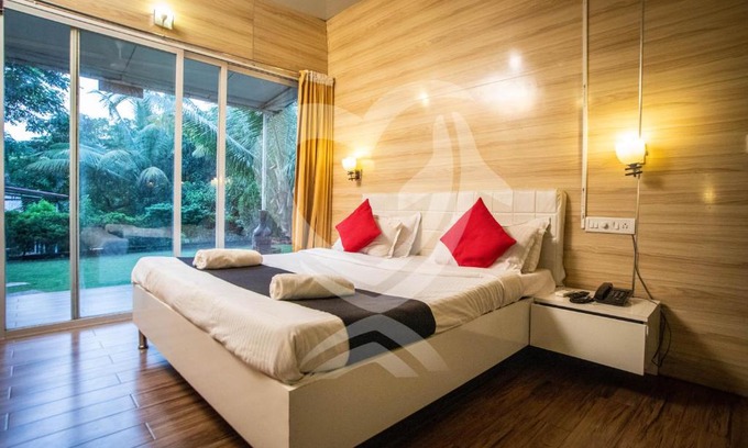 Anjuna Resort | Zulu Land cottages - near Curlies beach shack and shiva valley - Anjuna beach