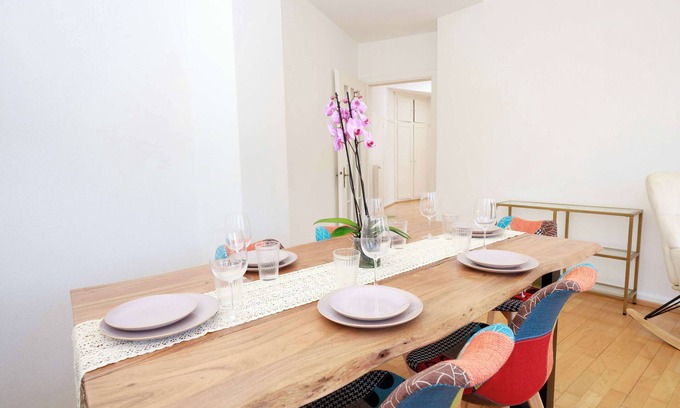 Sihlfeld Apartment | Zurich City Gem, Steps to Tram, Family & group