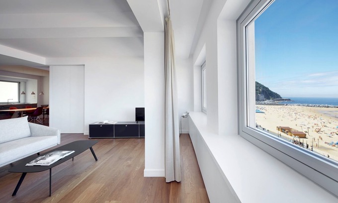Gros Apartment | Zurriola Loft by FeelFree Rentals