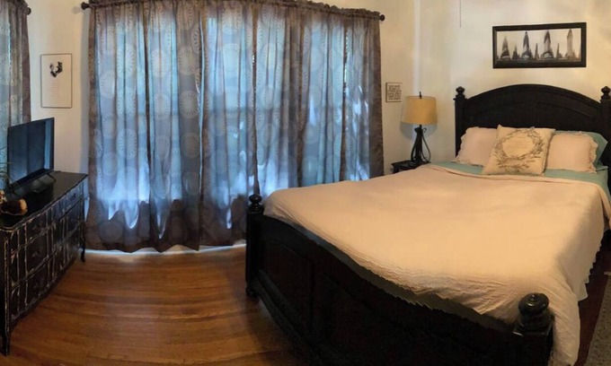 Tahlequah House | Zylee’s House on Choctaw is just a short walk to downtown Tahlequah.
