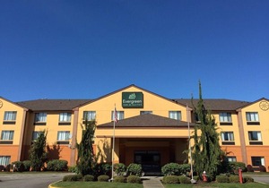 Evergreen Inn & Suites