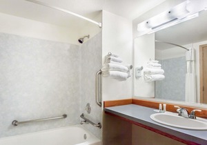 Travelodge by Wyndham Seattle North/Edmonds