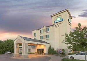 Days Inn by Wyndham Eagan Minnesota Near Mall of America
