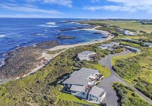 Hearn's Beachside Villa 8