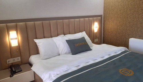 Standard Room, 1 Queen Bed