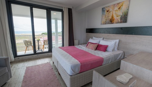 Deluxe Room with Balcony Sea View
