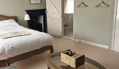 Double Room (Room 10)