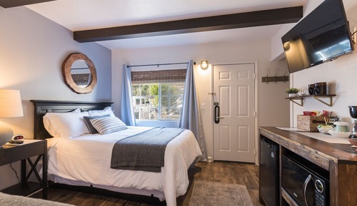 Room 8 - Double / Double Room