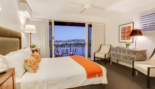 Family Room (River View)