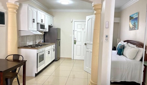 Standard Studio Suite, 1 King Bed, Kitchen