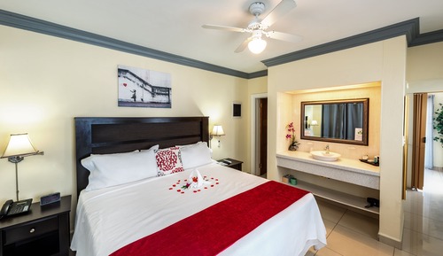 Superior Suite, Partial Ocean View