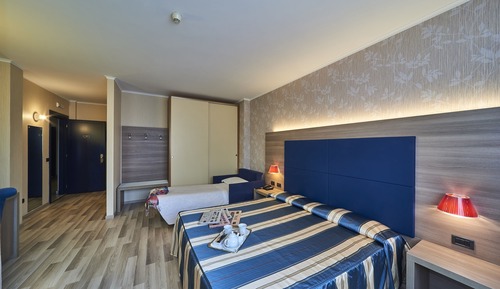 Triple Room, 1 Bedroom, Partial Lake View
