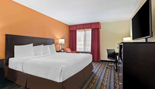Standard Room, 1 King Bed, Accessible, Non Smoking