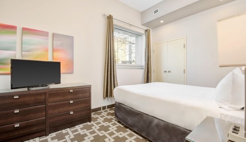 1 Bedroom Suite, 1 Queen Bed with Sofabed