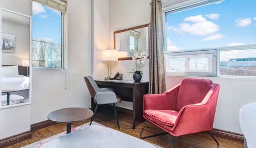 Deluxe Studio Suite, 1 Queen Bed, Kitchenette