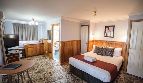 Standard Room, 1 Queen Bed, Ensuite, Partial Lake View (Adults Only)
