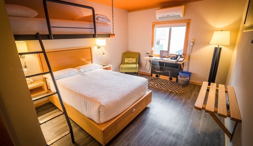 Economy Room (One Double and One Twin)
