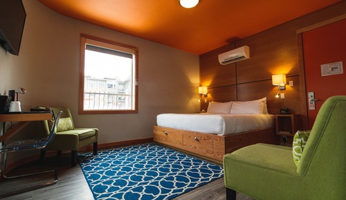 Deluxe Room, 1 King Bed, Mountain View