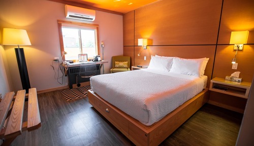 Deluxe Room, 1 Queen Bed