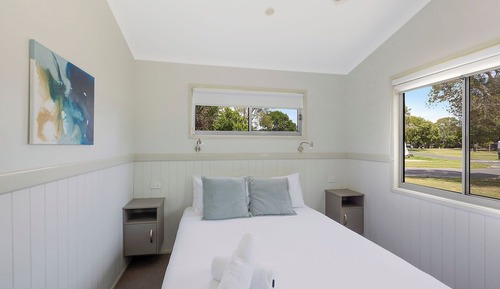 Deluxe Cabin - Sleeps 6 - Dog Friendly