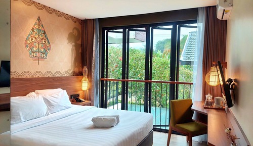 Junior Room, 1 King Bed