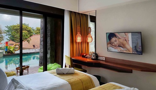 Superior Twin Room, Pool Access