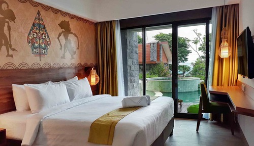 Superior Double Room, Smoking, Pool Access
