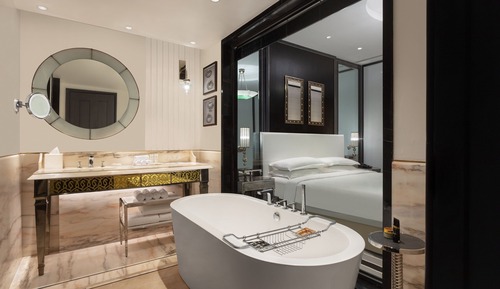 Deluxe Suite, 1 Bedroom, Smoking, Balcony