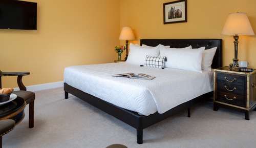 Belgian Suite, King Bed, Private Bathroom