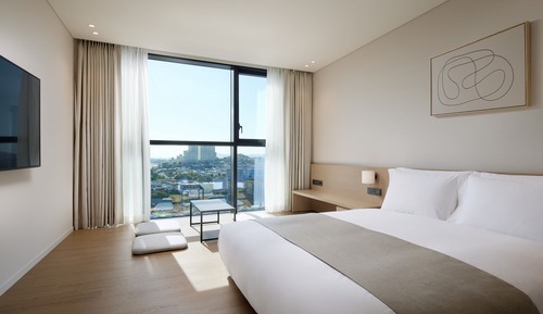 [THE TRAIN TO SHILL STAY] Deluxe Ondol Double City View + Breakfast 50% off + Early Check-in (2PM)