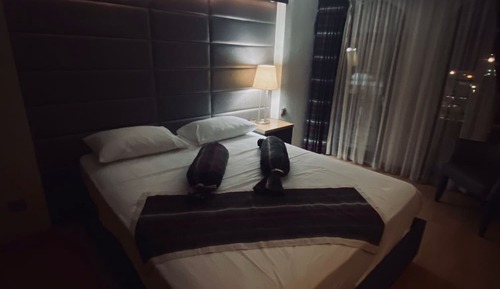 Basic Room, 1 Double Bed, Smoking, Partial Sea View