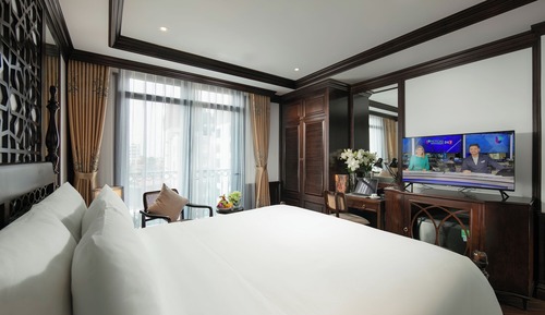 Senior Suite with Balcony